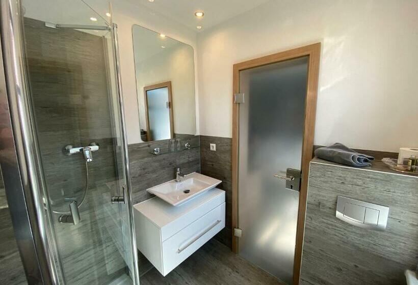 Номер Стандарт Индивидуальный, Zur Altstadt   Am Fuße Der Osterburg Gaststätte, Pension, Fewo