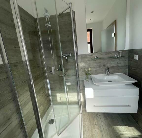 Номер Стандарт Индивидуальный, Zur Altstadt   Am Fuße Der Osterburg Gaststätte, Pension, Fewo