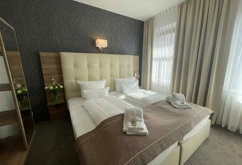 Номер Стандарт Индивидуальный, Zur Altstadt   Am Fuße Der Osterburg Gaststätte, Pension, Fewo