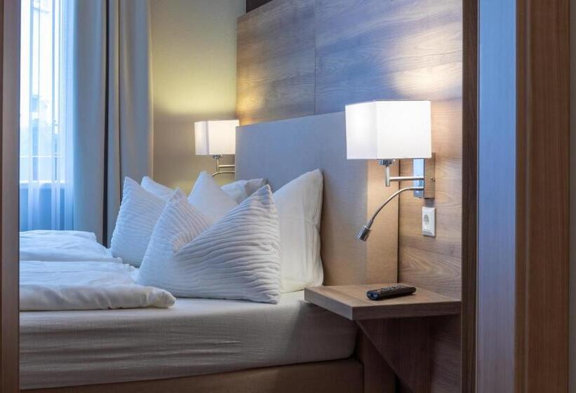 Номер Стандарт, Zur Altstadt   Am Fuße Der Osterburg Gaststätte, Pension, Fewo