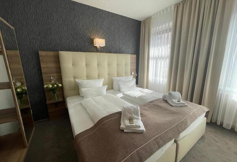 Номер Стандарт, Zur Altstadt   Am Fuße Der Osterburg Gaststätte, Pension, Fewo