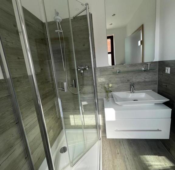 Номер Стандарт, Zur Altstadt   Am Fuße Der Osterburg Gaststätte, Pension, Fewo