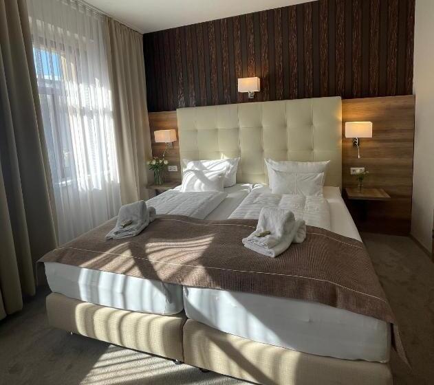 Номер Стандарт, Zur Altstadt   Am Fuße Der Osterburg Gaststätte, Pension, Fewo