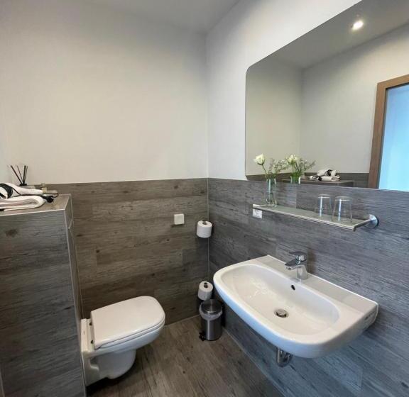 Номер Стандарт, Zur Altstadt   Am Fuße Der Osterburg Gaststätte, Pension, Fewo