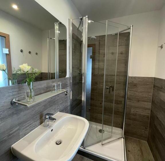 Номер Стандарт, Zur Altstadt   Am Fuße Der Osterburg Gaststätte, Pension, Fewo