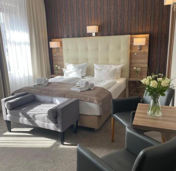 Номер Стандарт, Zur Altstadt   Am Fuße Der Osterburg Gaststätte, Pension, Fewo