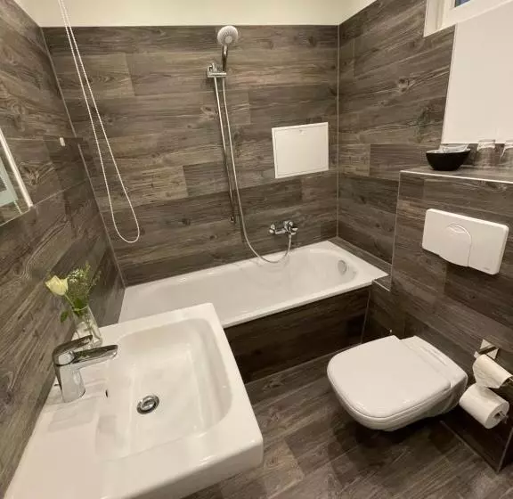 ４ベッドルームクラシックタイプ, Zur Altstadt   Am Fuße Der Osterburg Gaststätte, Pension, Fewo