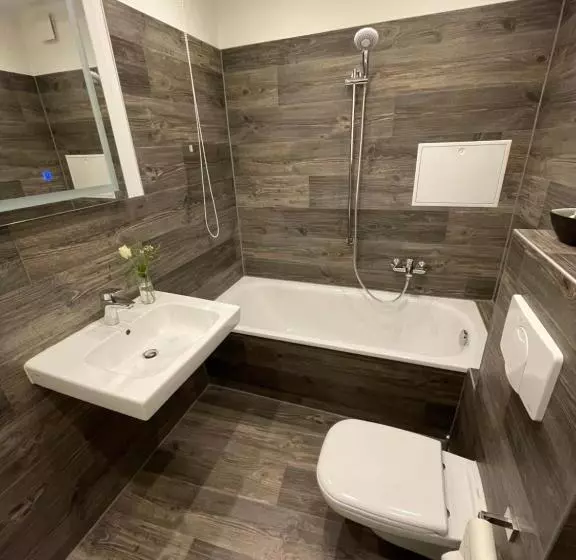 ４ベッドルームクラシックタイプ, Zur Altstadt   Am Fuße Der Osterburg Gaststätte, Pension, Fewo
