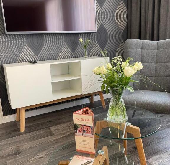 Четырехместный Номер Классик, Zur Altstadt   Am Fuße Der Osterburg Gaststätte, Pension, Fewo