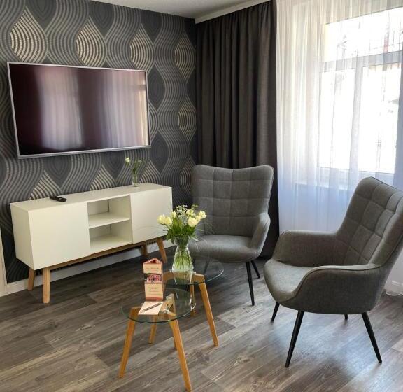 Четырехместный Номер Классик, Zur Altstadt   Am Fuße Der Osterburg Gaststätte, Pension, Fewo