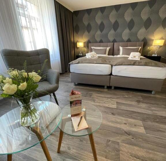 Четырехместный Номер Классик, Zur Altstadt   Am Fuße Der Osterburg Gaststätte, Pension, Fewo