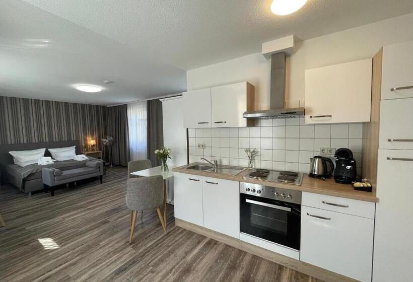 Номер Deluxe, Zur Altstadt   Am Fuße Der Osterburg Gaststätte, Pension, Fewo