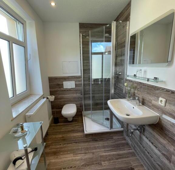 Номер Deluxe, Zur Altstadt   Am Fuße Der Osterburg Gaststätte, Pension, Fewo