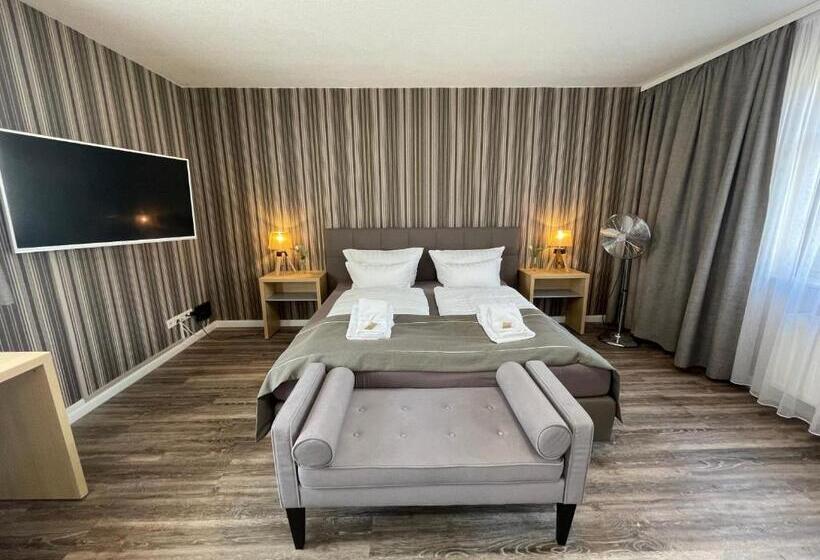 Номер Deluxe, Zur Altstadt   Am Fuße Der Osterburg Gaststätte, Pension, Fewo