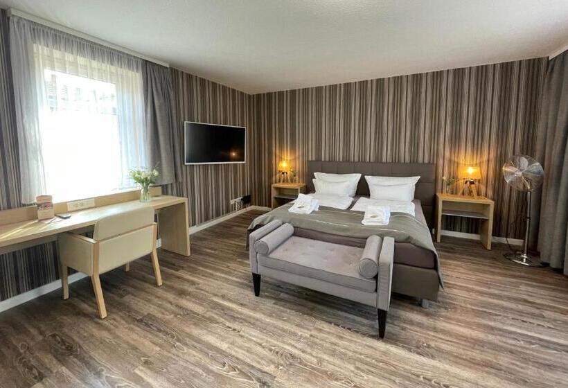 Номер Deluxe, Zur Altstadt   Am Fuße Der Osterburg Gaststätte, Pension, Fewo