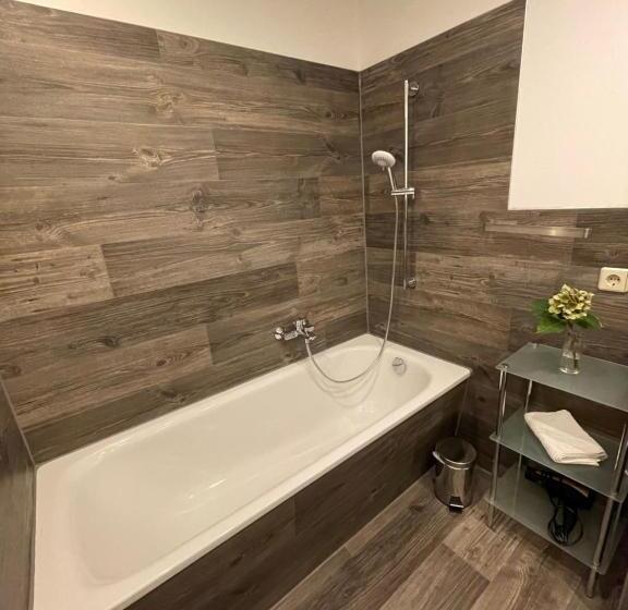 Трехместный Номер Комфорт, Zur Altstadt   Am Fuße Der Osterburg Gaststätte, Pension, Fewo