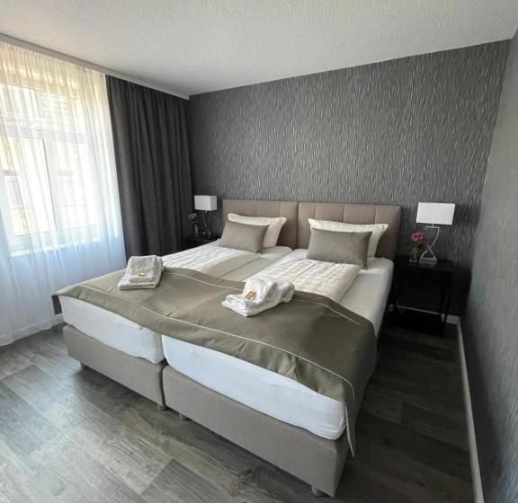 Трехместный Номер Комфорт, Zur Altstadt   Am Fuße Der Osterburg Gaststätte, Pension, Fewo