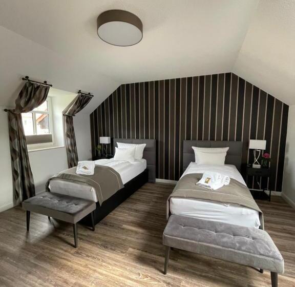 经典四人房间, Zur Altstadt   Am Fuße Der Osterburg Gaststätte, Pension, Fewo