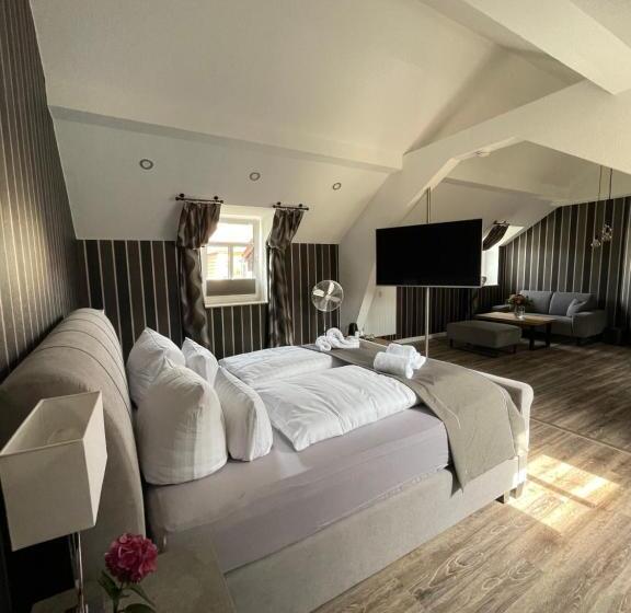 Четырехместный Номер Классик, Zur Altstadt   Am Fuße Der Osterburg Gaststätte, Pension, Fewo