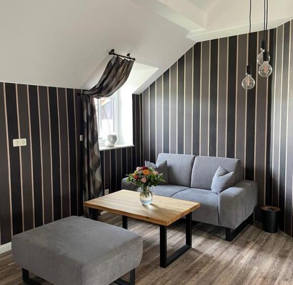 Четырехместный Номер Классик, Zur Altstadt   Am Fuße Der Osterburg Gaststätte, Pension, Fewo