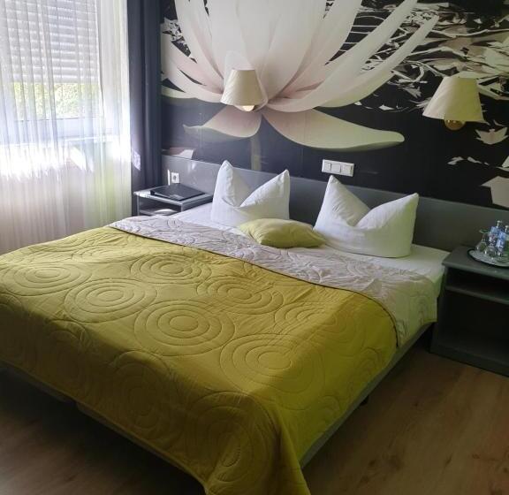 Quarto Basic, Zur Fichtenbreite Garni