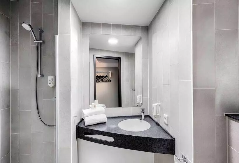 Standard Kolmen Hengen Huone, B&b Hotel Stuttgart Neckarhafen