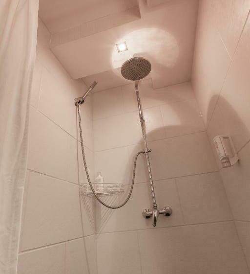 חדר סטנדרט, Aviv Dresden