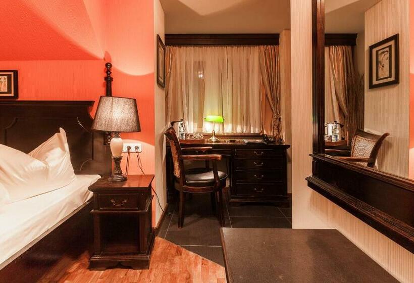 חדר סטנדרט, Aviv Dresden