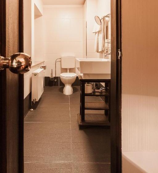 חדר קומפורט, Aviv Dresden