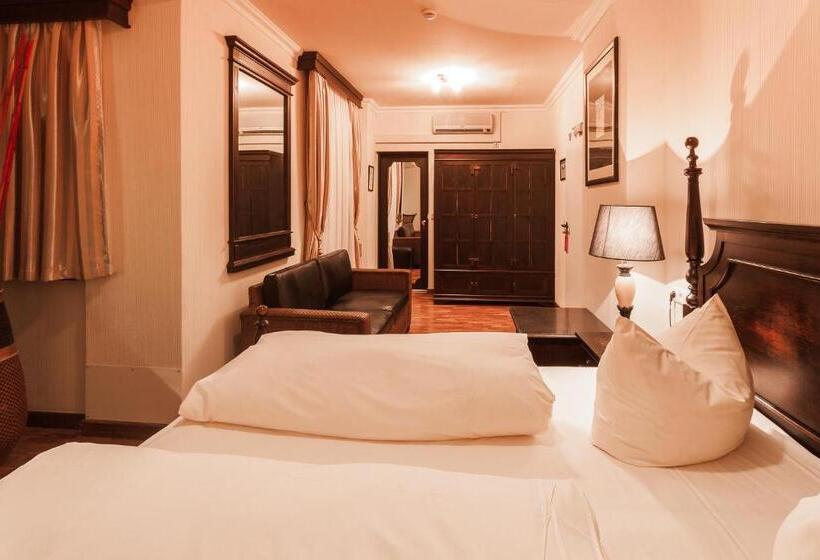 סוויטת ג'וניור, Aviv Dresden