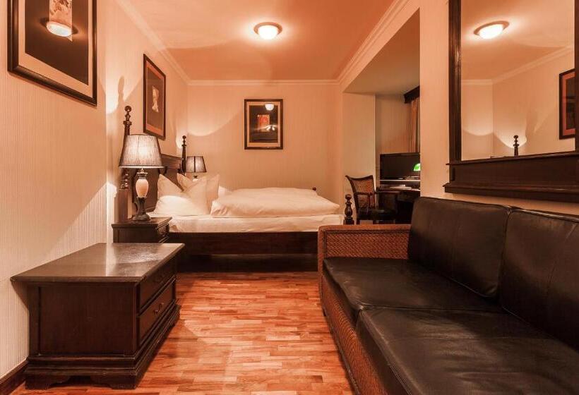 סוויטת ג'וניור פנימית, Aviv Dresden