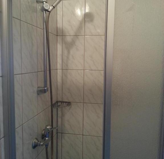 スタンダードトリプルルーム, Dorfschenke