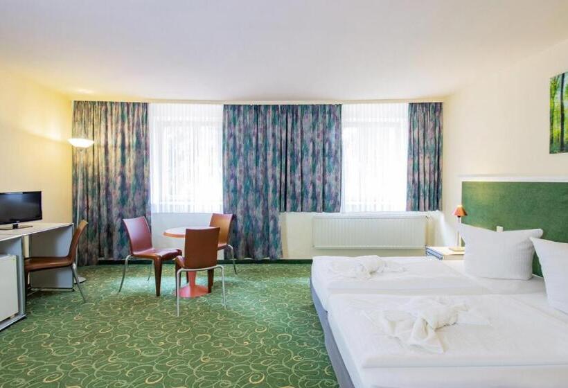 חדר סטנדרט לשלושה, Erzgebirgshotel Freiberger Höhe