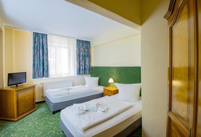 חדר סטנדרט לארבעה, Erzgebirgshotel Freiberger Höhe