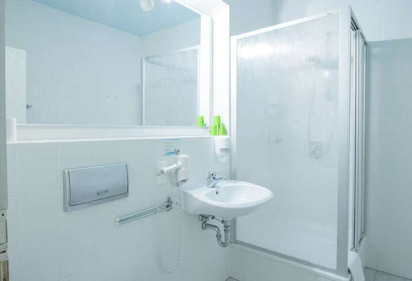 חדר סטנדרט לשלושה, Erzgebirgshotel Freiberger Höhe