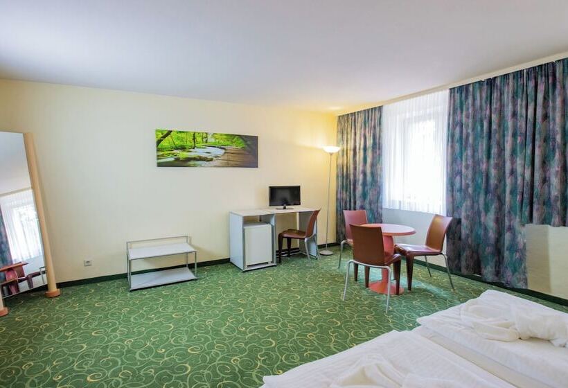 חדר סטנדרט לשלושה, Erzgebirgshotel Freiberger Höhe