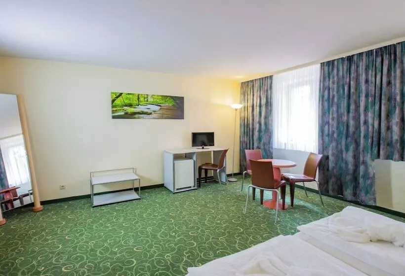 スタンダードトリプルルーム, Erzgebirgshotel Freiberger Höhe