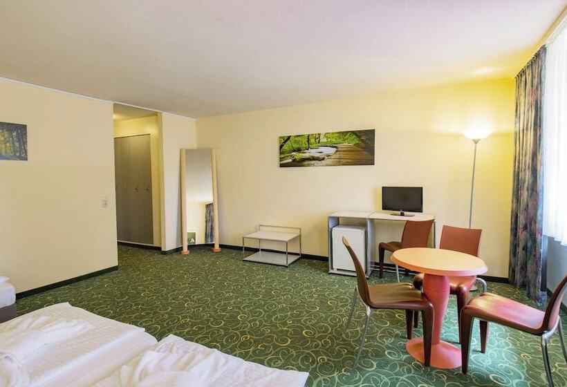 חדר סטנדרט לשלושה, Erzgebirgshotel Freiberger Höhe