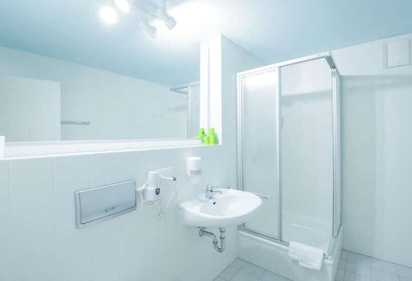 חדר סטנדרט לארבעה, Erzgebirgshotel Freiberger Höhe