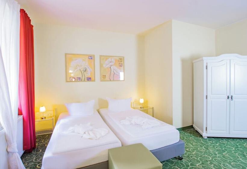 חדר סטנדרט לארבעה, Erzgebirgshotel Freiberger Höhe