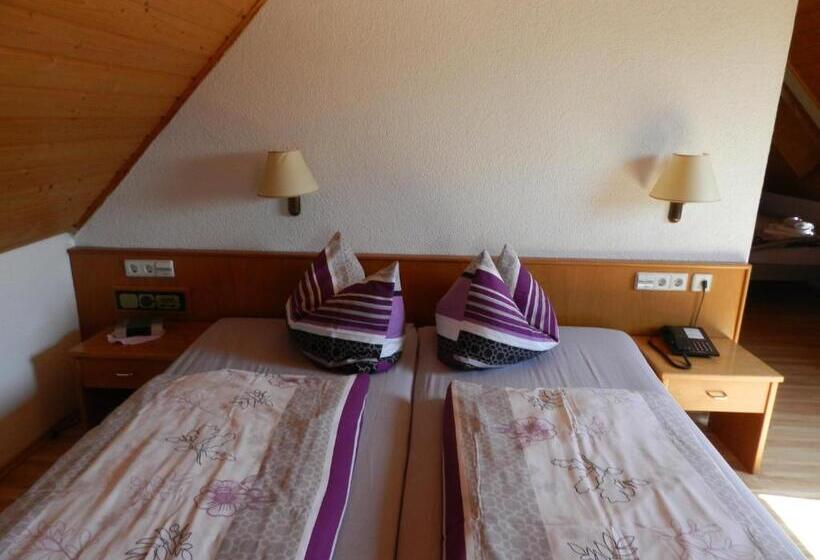 اتاق راحتی سه تخته, Garni Kambeitz