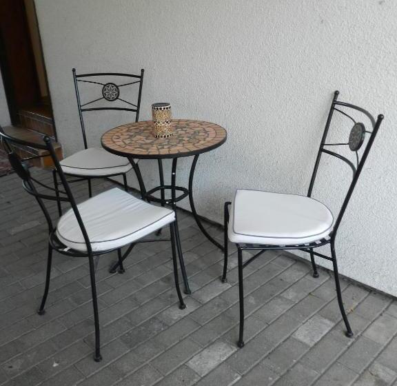 اتاق راحتی سه تخته, Garni Kambeitz