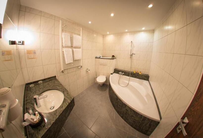 コンフォートルーム, Hellers Krug