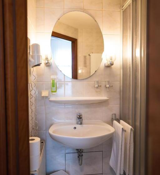 标准三人间, Pension Am Heusteig