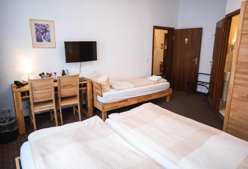 标准三人间, Pension Am Heusteig