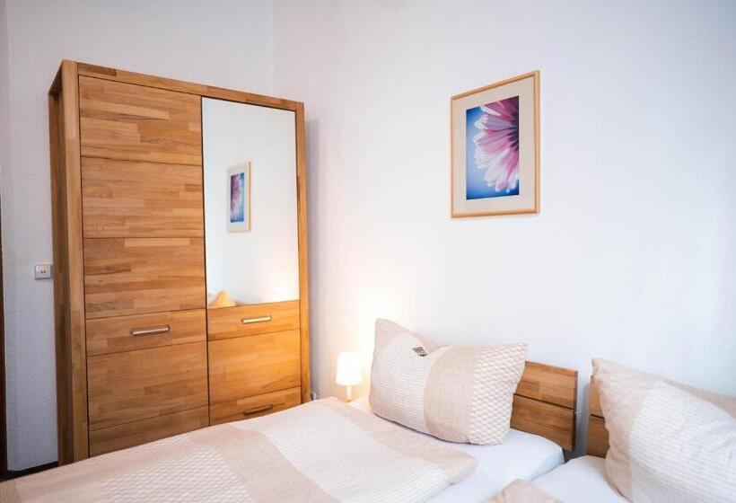 标准三人间, Pension Am Heusteig