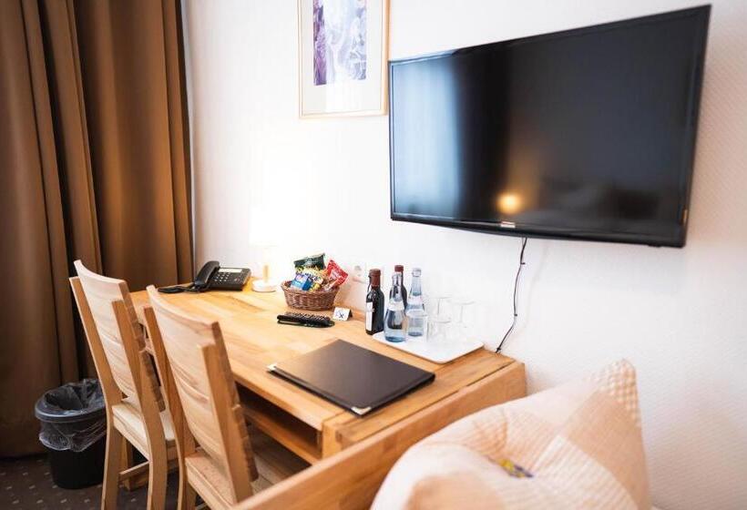 标准三人间, Pension Am Heusteig