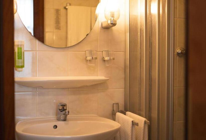 基本间, Pension Am Heusteig