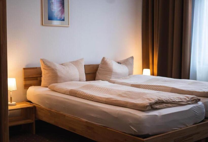 标准三人间, Pension Am Heusteig