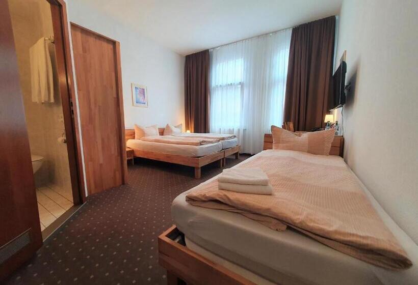 标准三人间, Pension Am Heusteig